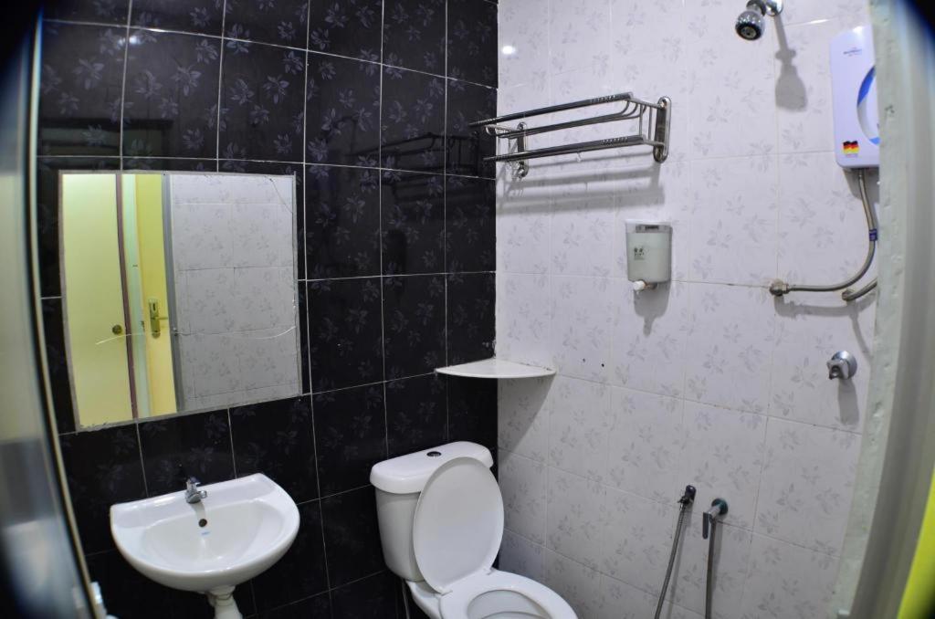 Hotel Zamburger Sungai Besi كوالالمبور المظهر الخارجي الصورة