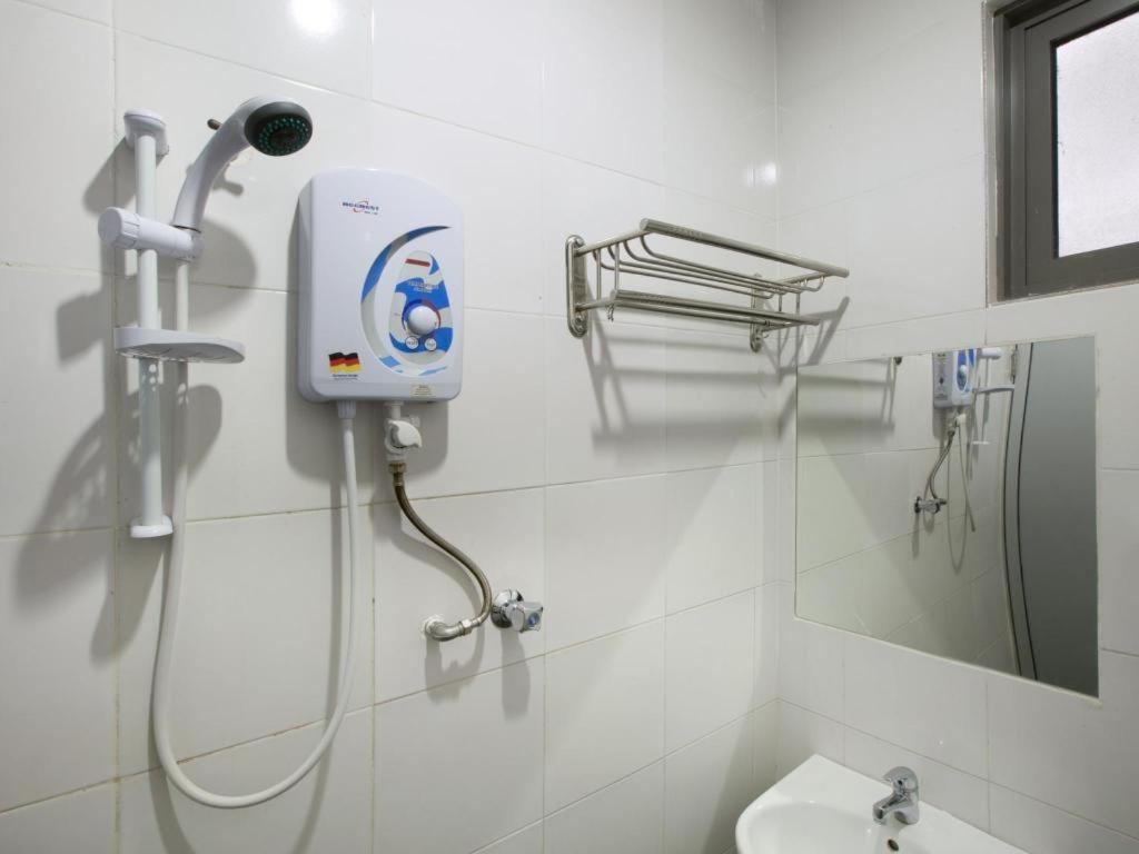 Hotel Zamburger Sungai Besi كوالالمبور المظهر الخارجي الصورة